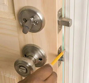 Community Locksmith Store Providence, RI 401-424-9603 - unlock-door